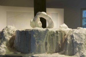 Burg 2, Sockel, Beton, Glasperlenguss, 2010, Erwin Holl