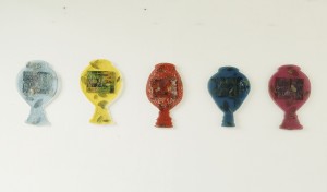 Contenitori 1-5, Gießharz, Pigmente, Kopien, Draht, Lorbeer, 1995, Erwin Holl